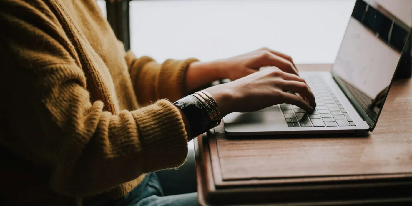Customer reviewing discount code terms on computer screen